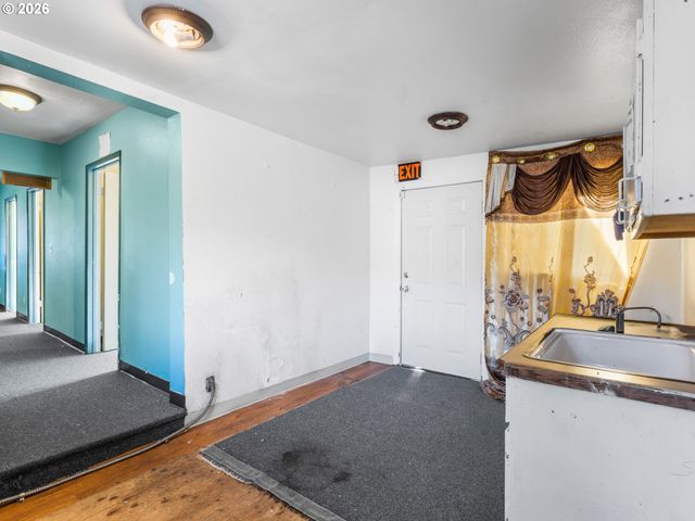 2057 Se 122nd Ave, Portland, OR 97233