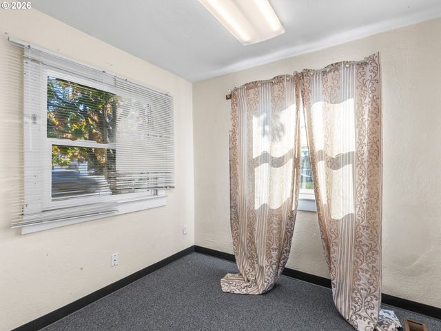 2057 Se 122nd Ave, Portland, OR 97233