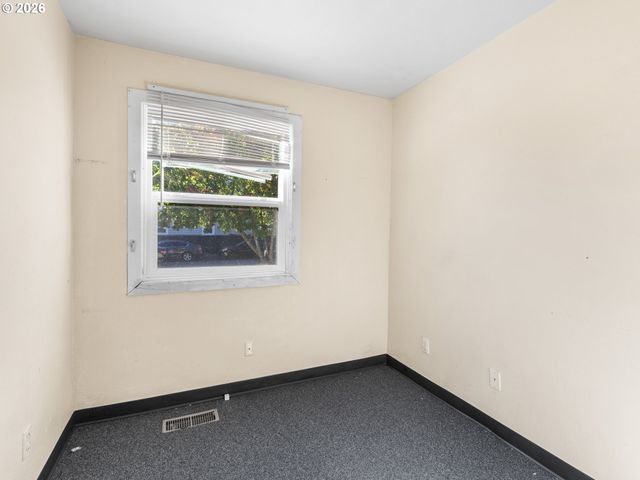 2057 Se 122nd Ave, Portland, OR 97233