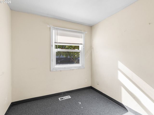 2057 Se 122nd Ave, Portland, OR 97233