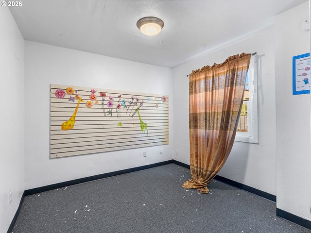 2057 Se 122nd Ave, Portland, OR 97233