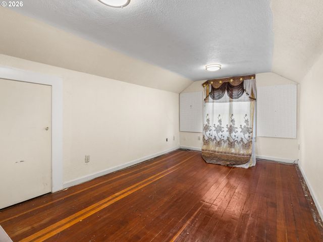 2057 Se 122nd Ave, Portland, OR 97233