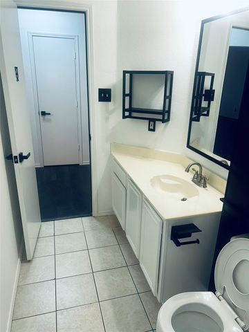 702 Kristi Lane, Cedar Hill, TX 75104