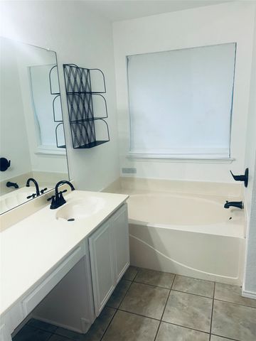 702 Kristi Lane, Cedar Hill, TX 75104