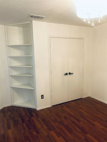 702 Kristi Lane, Cedar Hill, TX 75104