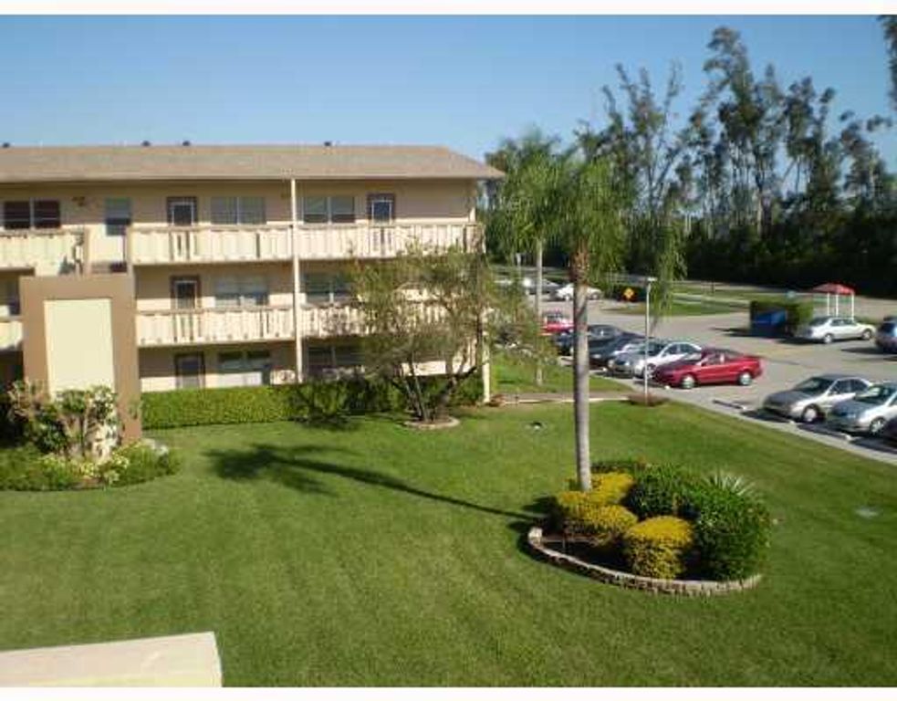 Image 5 of property listing at 622 Fanshaw O 622, Boca Raton, FL 33434