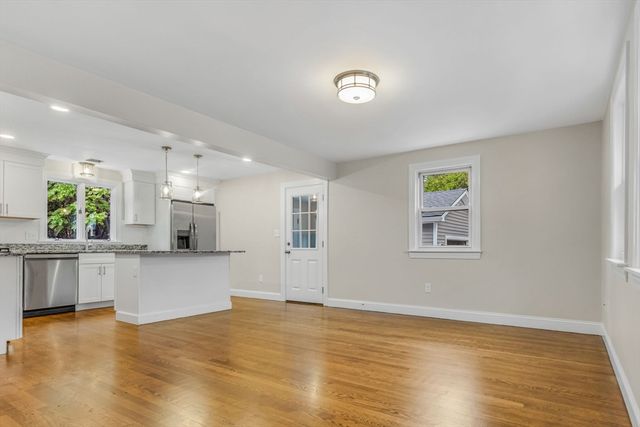 26 Navy Yard Rd, Dracut, MA 01826