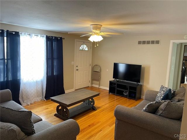 193 Medford Road, Salina, NY 13211