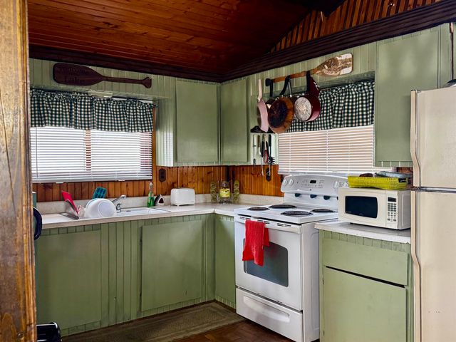 3866 Starr Road, Harrison, MI 48625