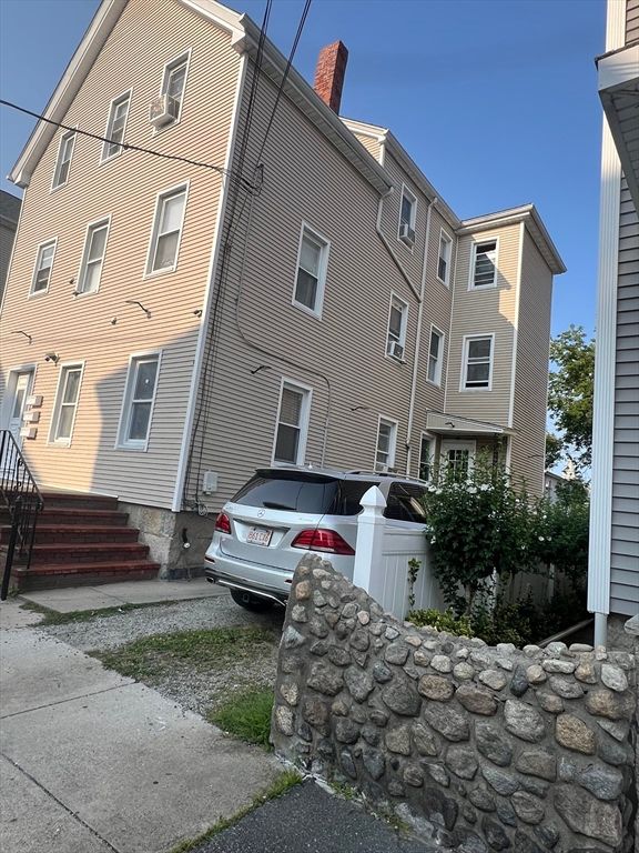 18 Hall St, New Bedford, MA 02740