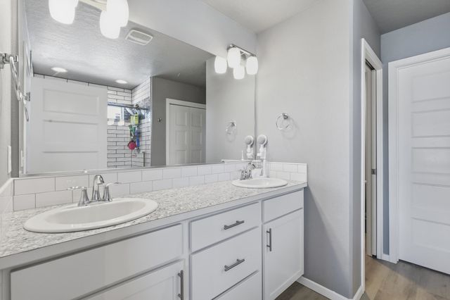 17217 E 17th Ave, Greenacres, WA 99016