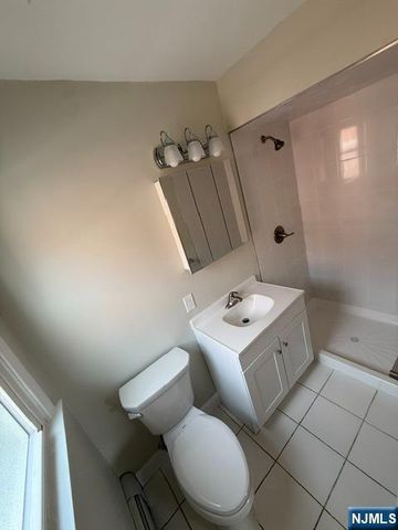 599 Boulevard 1, Hasbrouck Heights, NJ 07604
