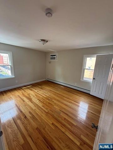 599 Boulevard 1, Hasbrouck Heights, NJ 07604