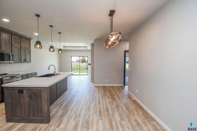 1407 N Alinia Ave Avenue, Tea, SD 57064