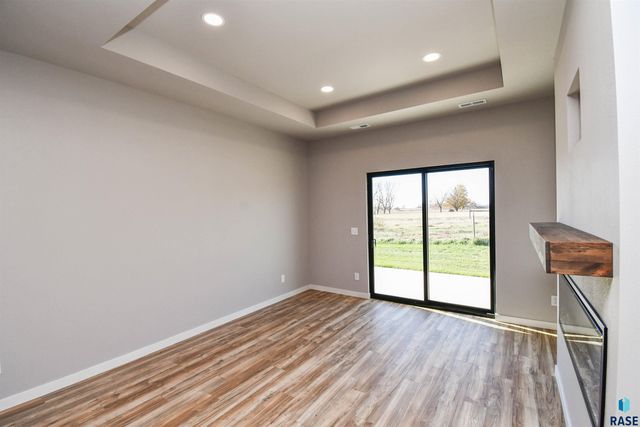 1407 N Alinia Ave Avenue, Tea, SD 57064