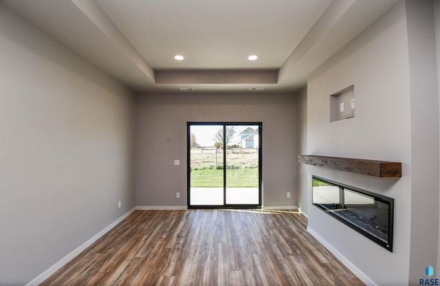 1407 N Alinia Ave Avenue, Tea, SD 57064