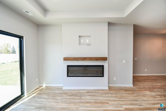 1407 N Alinia Ave Avenue, Tea, SD 57064