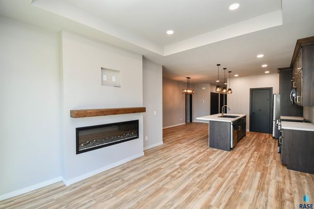 1407 N Alinia Ave Avenue, Tea, SD 57064