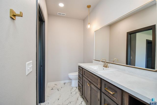 1407 N Alinia Ave Avenue, Tea, SD 57064