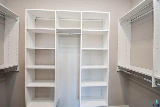 1407 N Alinia Ave Avenue, Tea, SD 57064