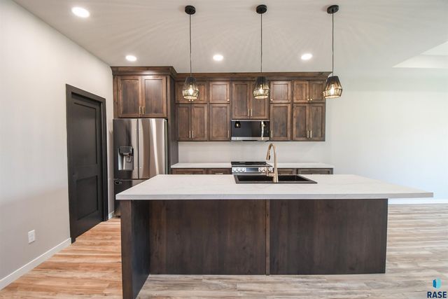 1407 N Alinia Ave Avenue, Tea, SD 57064