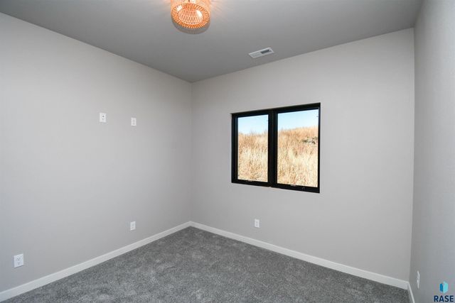 1407 N Alinia Ave Avenue, Tea, SD 57064