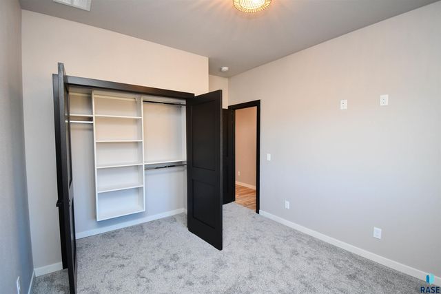 1407 N Alinia Ave Avenue, Tea, SD 57064