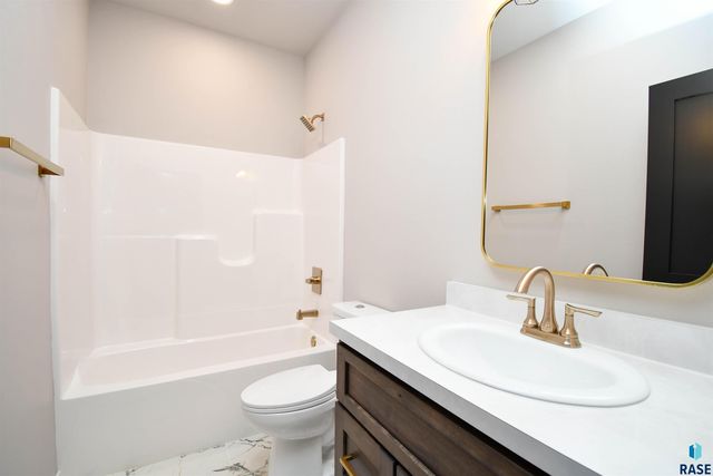 1407 N Alinia Ave Avenue, Tea, SD 57064