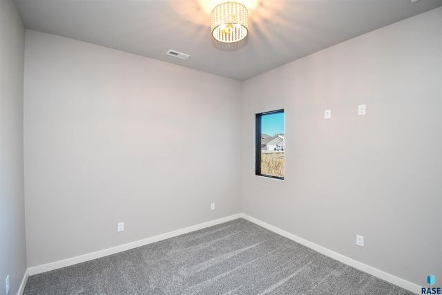 1407 N Alinia Ave Avenue, Tea, SD 57064