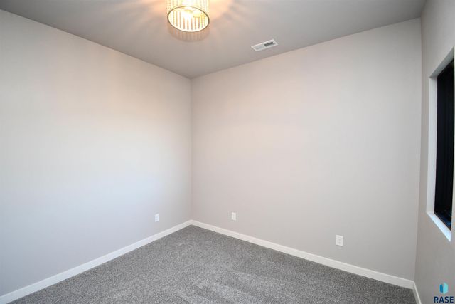 1407 N Alinia Ave Avenue, Tea, SD 57064