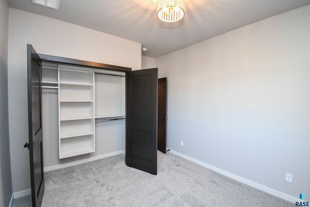 1407 N Alinia Ave Avenue, Tea, SD 57064