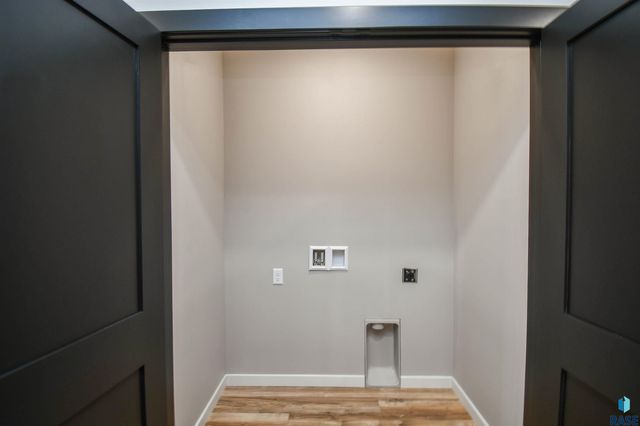 1407 N Alinia Ave Avenue, Tea, SD 57064