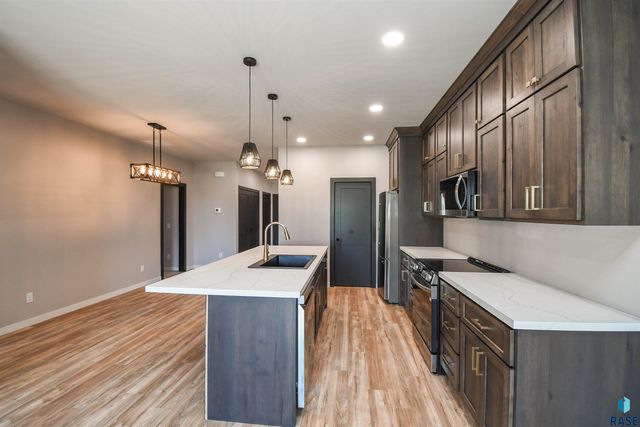 1407 N Alinia Ave Avenue, Tea, SD 57064