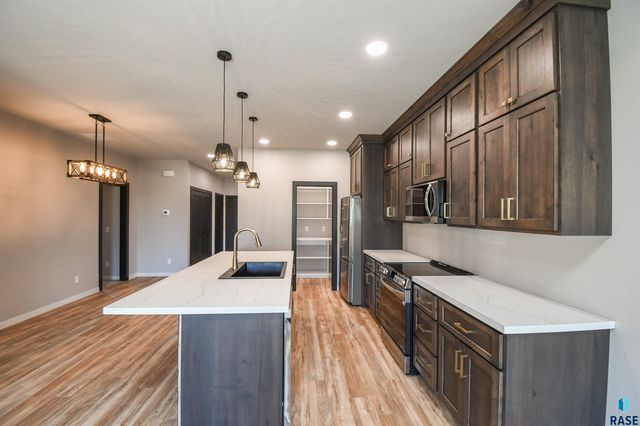 1407 N Alinia Ave Avenue, Tea, SD 57064