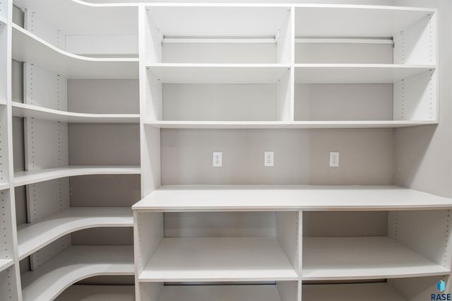 1407 N Alinia Ave Avenue, Tea, SD 57064