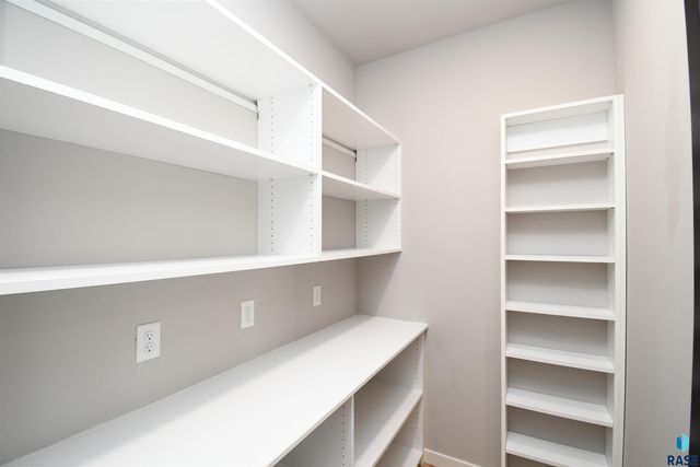 1407 N Alinia Ave Avenue, Tea, SD 57064