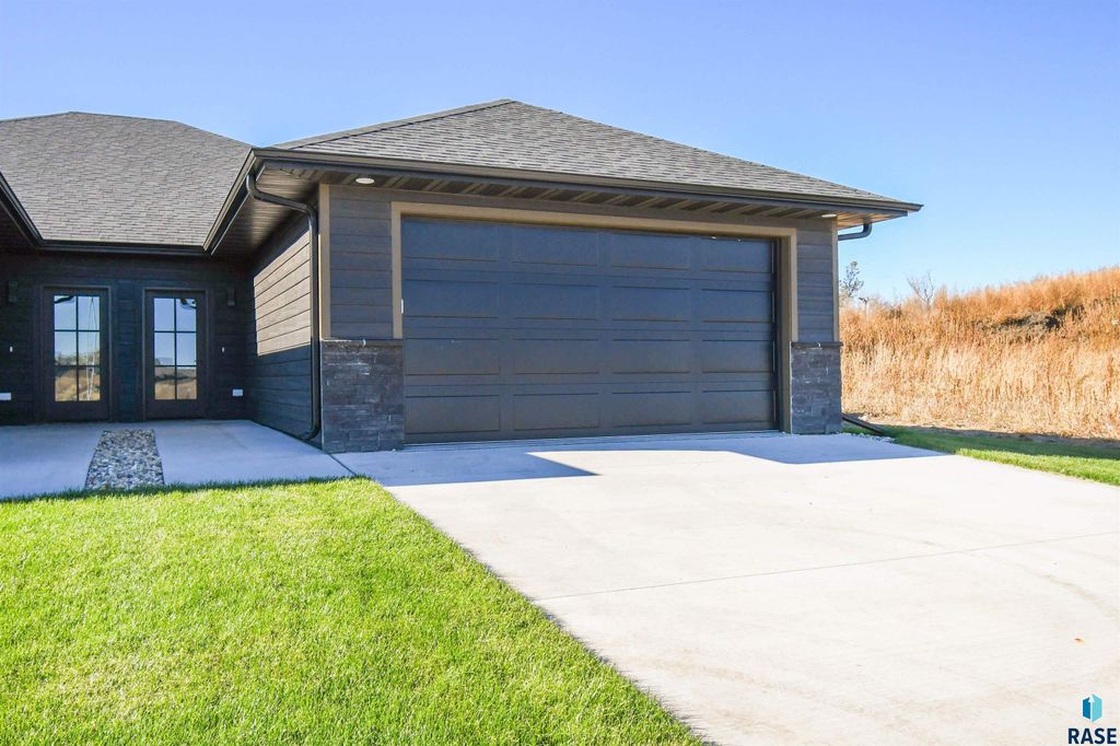 1407 N Alinia Ave Avenue, Tea, SD 57064