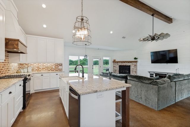 336 Hugh Orr Road, Van Alstyne, TX 75495