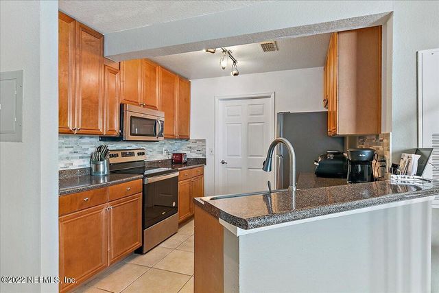 27 ARBOR CLUB Drive 209, Ponte Vedra Beach, FL 32082