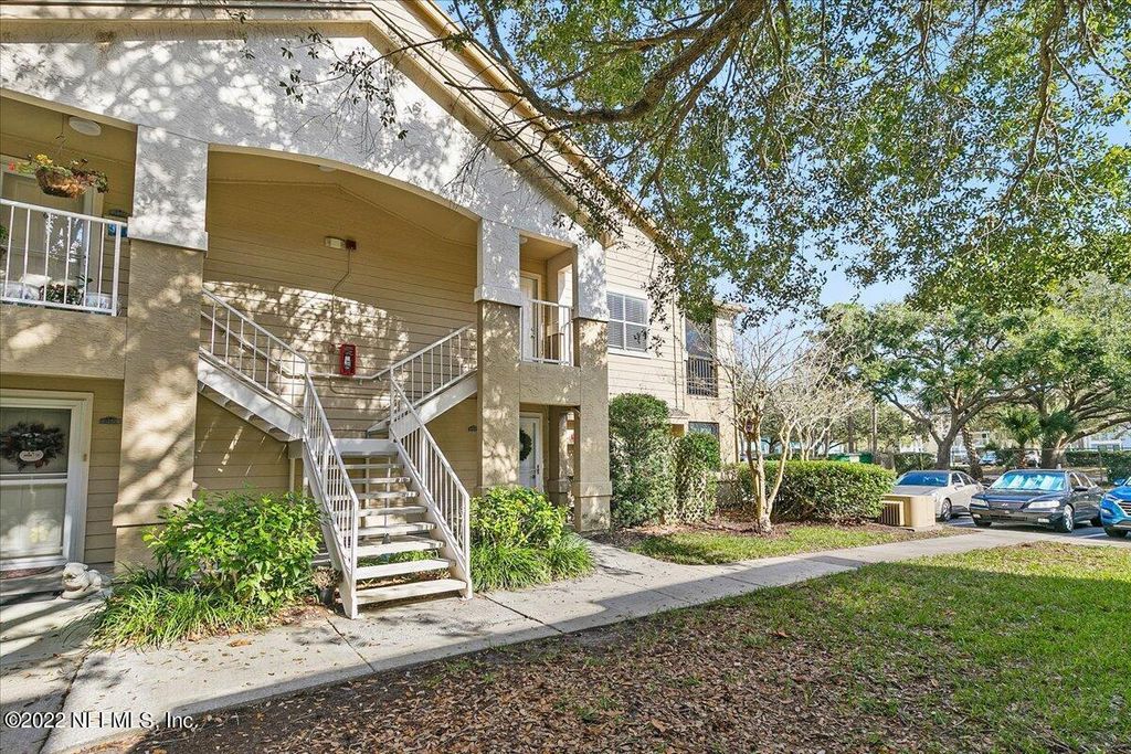 27 ARBOR CLUB Drive 209, Ponte Vedra Beach, FL 32082