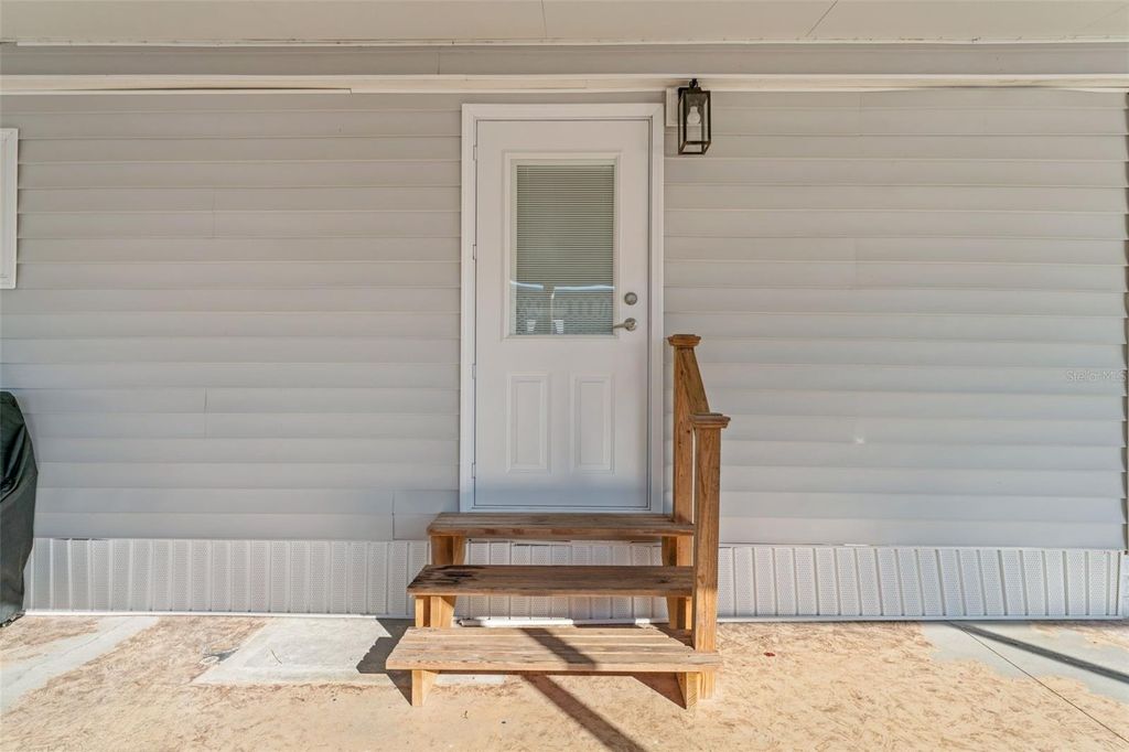 Image 14 of property listing at 107 TORTOLA WAY, North Port, FL 34287