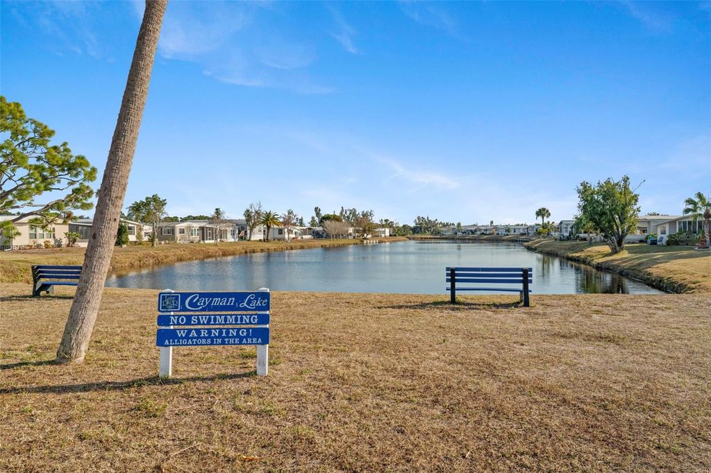 Image 5 of property listing at 107 TORTOLA WAY, North Port, FL 34287