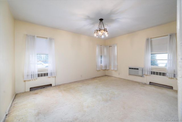 52 Woods Avenue, Malverne, NY 11565