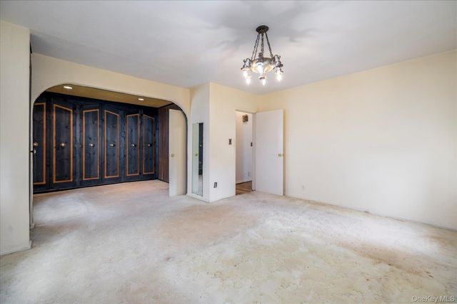 52 Woods Avenue, Malverne, NY 11565