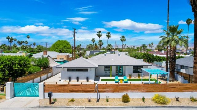 3940 E Calle San Antonio, Palm Springs, CA 92264