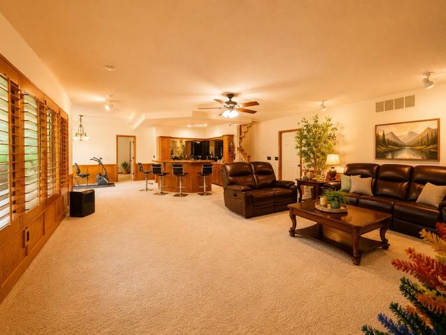 8253 E Oxford Ct, Wichita, KS 67226