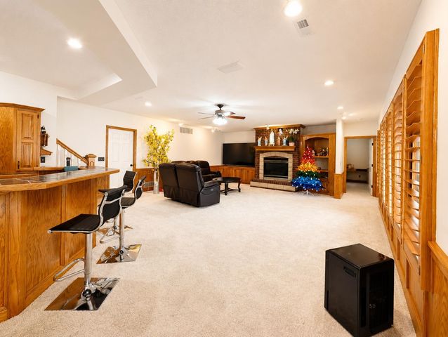 8253 E Oxford Ct, Wichita, KS 67226