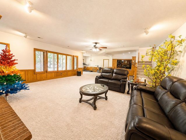 8253 E Oxford Ct, Wichita, KS 67226
