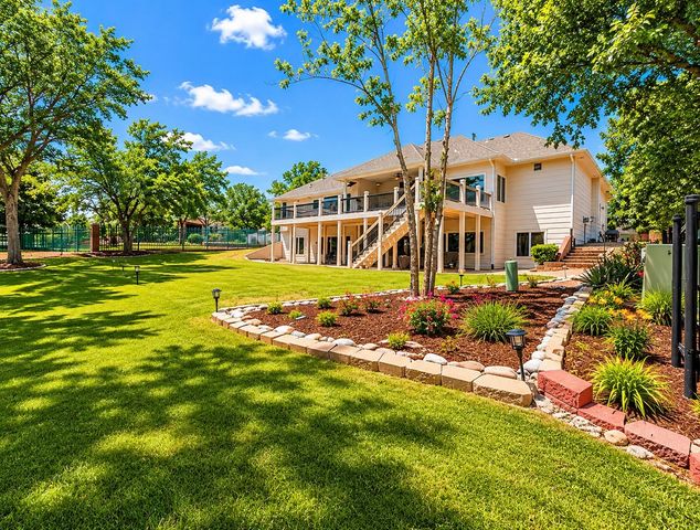 8253 E Oxford Ct, Wichita, KS 67226