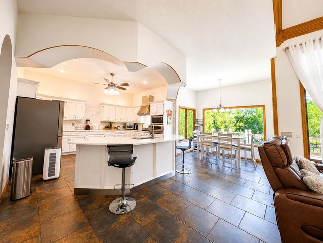 8253 E Oxford Ct, Wichita, KS 67226